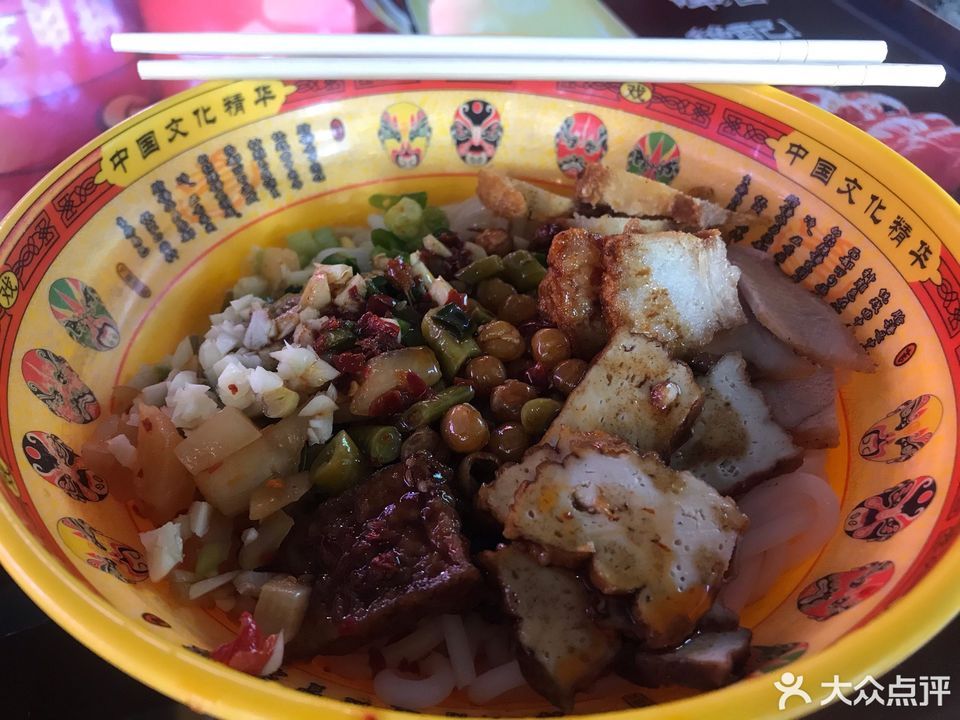 凉拌皮蛋推荐菜:介绍:地址(在哪里):胖子卤粉位于永州市潇水中路东门