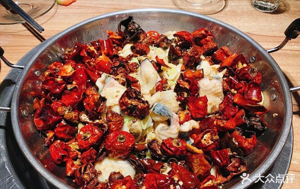 黑鱼推荐菜:介绍:地址(在哪里):百岁鱼(五一路店)位于开封市鼓楼区