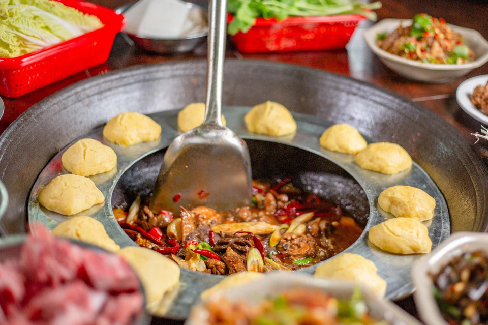 伍就土灶柴火鸡花湖店