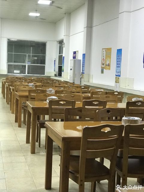 广西科技大学(东环校区)第一食堂图片