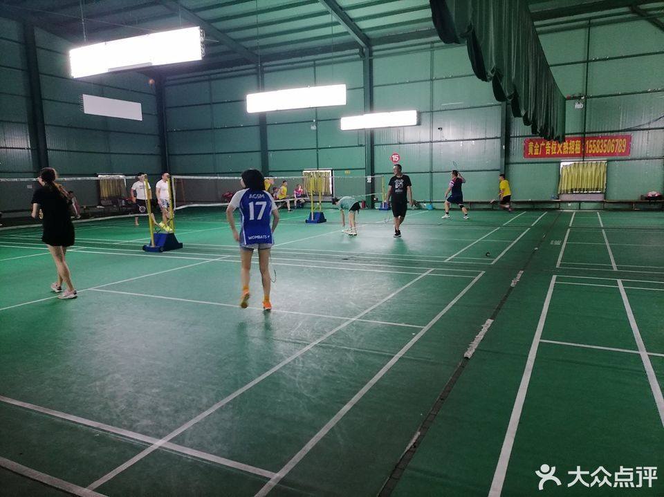 阳光体育篮球馆图片