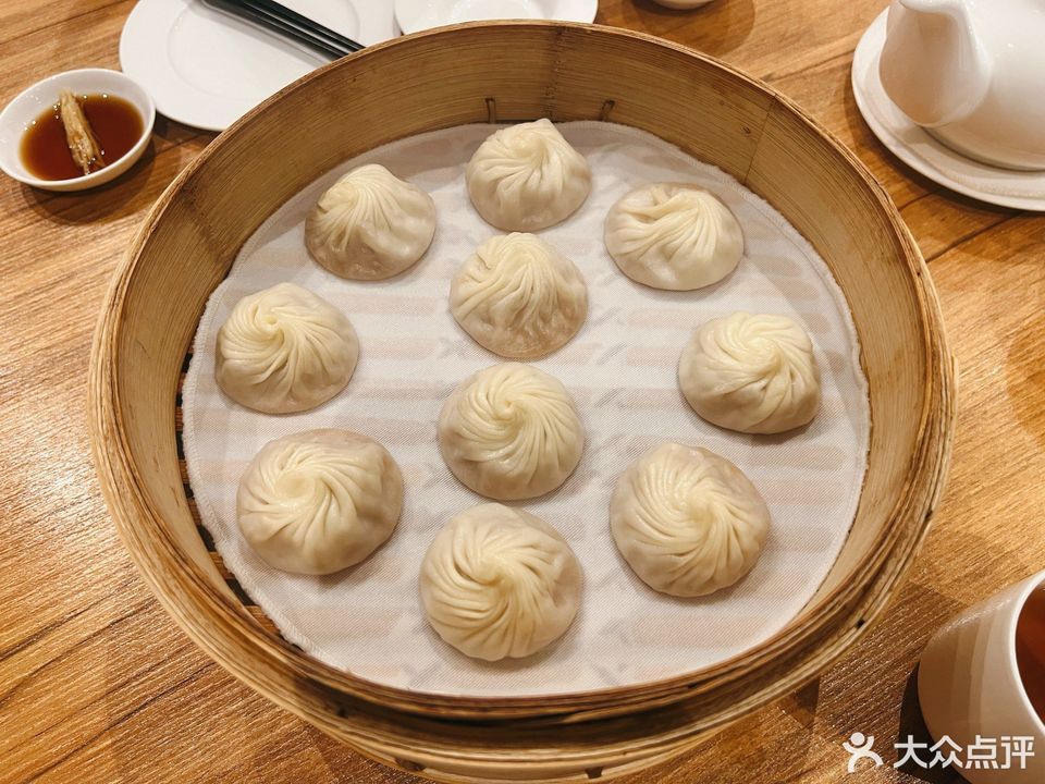 蟹粉小笼包推荐菜:介绍:地址(在哪里):鼎泰丰(西单店)位于北京市西城