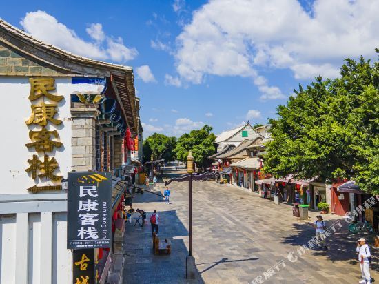 红河哈尼族彝族自治州建水县临安镇中心幼儿园对面建水县木野酒店电话