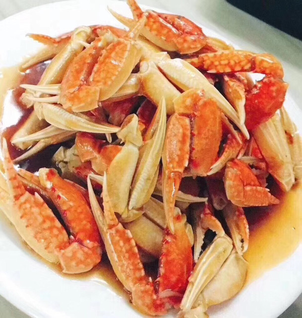 招牌纸包鱼秘制纸包牛蛙推荐菜:地址(在哪里):何美珍特色餐厅(罗田店)