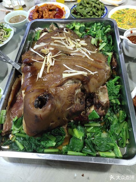 推荐菜:介绍:地址(在哪里):甘家牛头宴位于石家庄市正定县顺城关村
