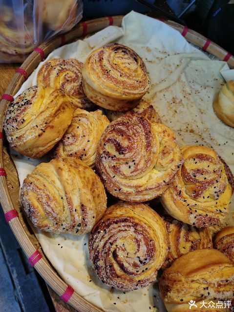 推荐菜:介绍:地址(在哪里):扭丝饼位于忻州市忻府区忻州古城财神庙巷