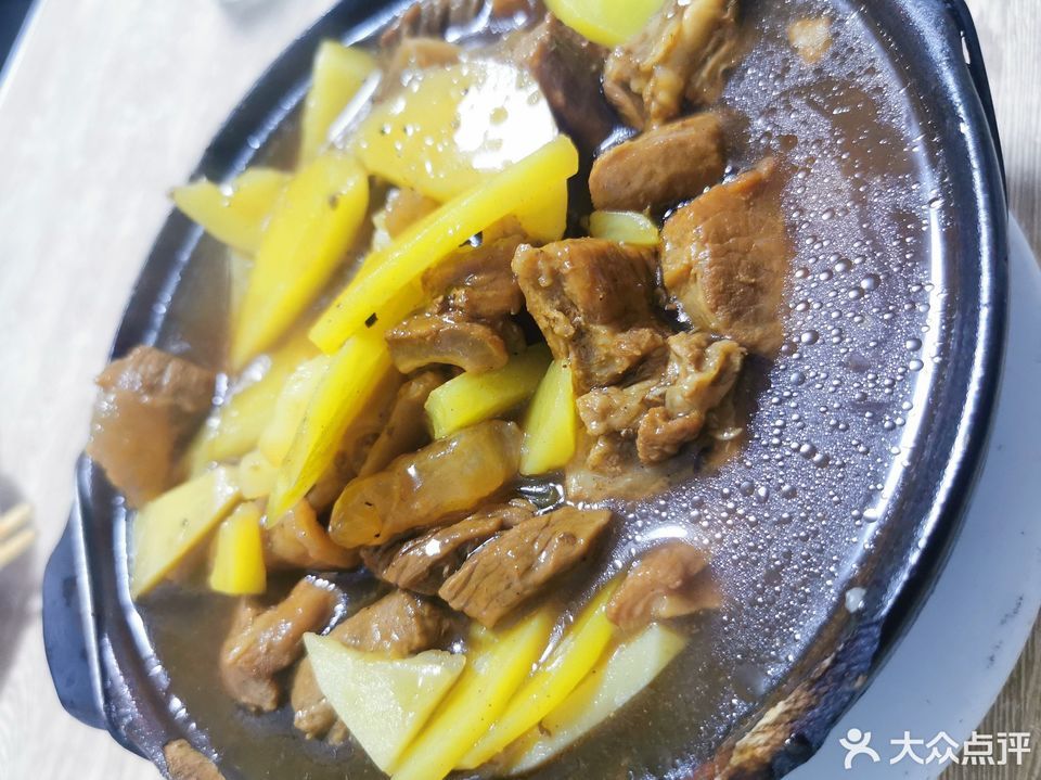 推荐菜:介绍:地址(在哪里):宬帅砂锅(五六总店)位于伊春市伊美区旭日