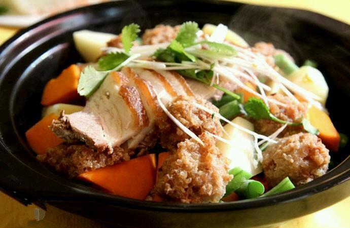 瓦香里脊黄焖鸡推荐菜:标签:快餐餐饮介绍:地址(在哪里):小厨瓦香鸡