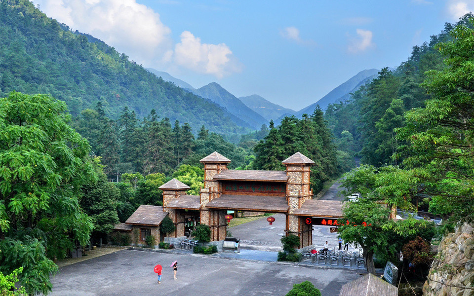 贺州市平桂区黄田镇姑婆山旅游区附近介绍:标签:天然氧吧景点公园风景
