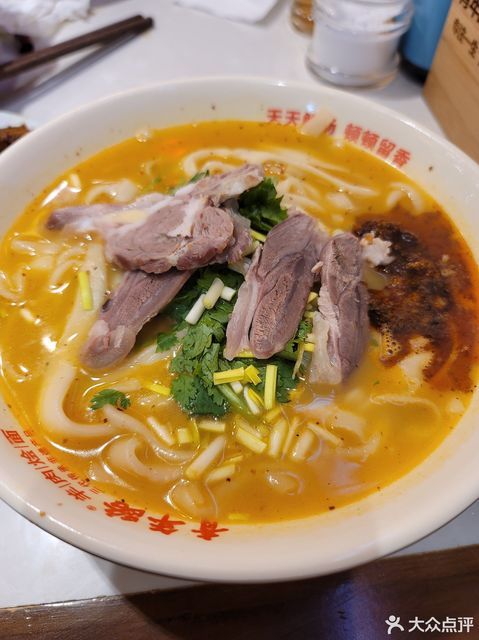 在哪,在哪里,在哪儿):徐州市复兴北路和信缤纷城27号青年路羊肉烩面