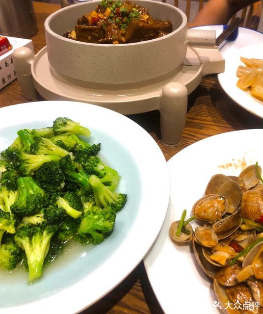 标签:餐馆餐饮介绍:地址(在哪里):苏河湾餐厅(东湖店)位于泰安市泰山
