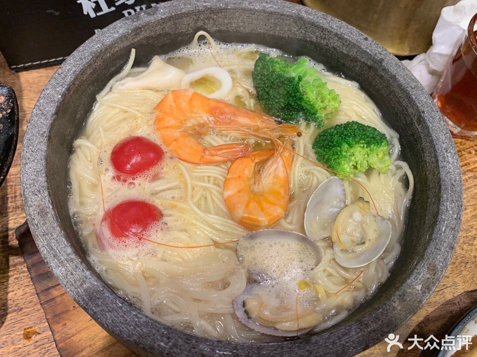 海鲜砂锅面图片