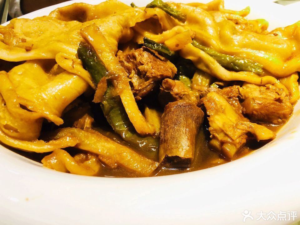 排骨烩油面图片