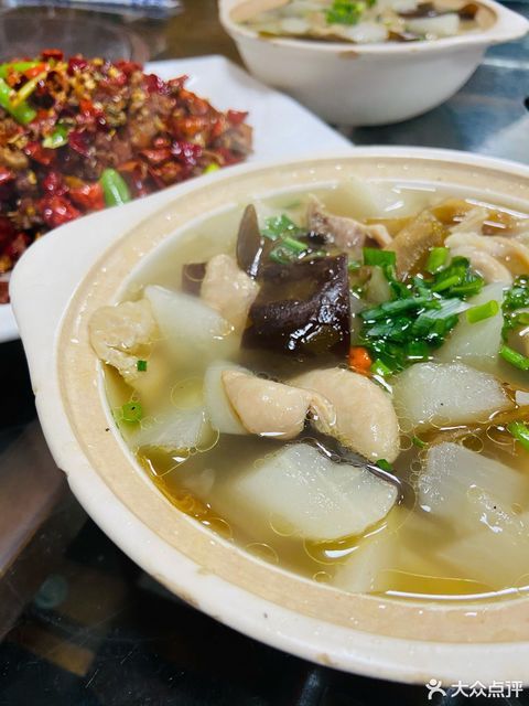 推荐菜:介绍:地址(在哪里):李家肠子汤蒸菜馆(兴武街店)位于襄阳市