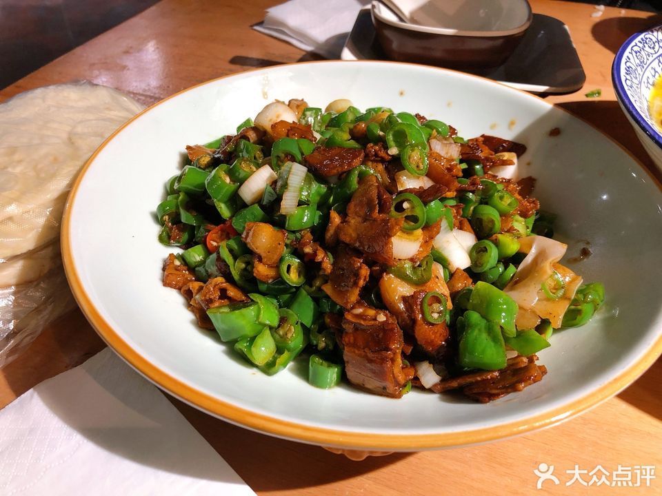 辣椒炒肉带饼图片