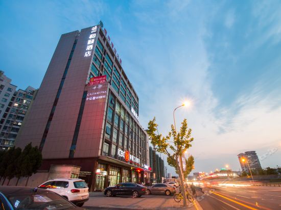 在哪,在哪里,在哪儿):上海市浦东新区洋泾街道杨高中路2108号和颐酒店