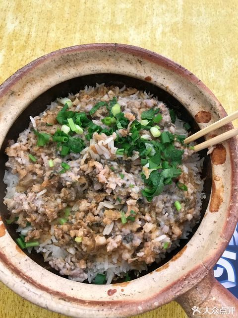 推荐菜:介绍:地址(在哪里):风味煲仔饭位于江门市开平市开华路10号