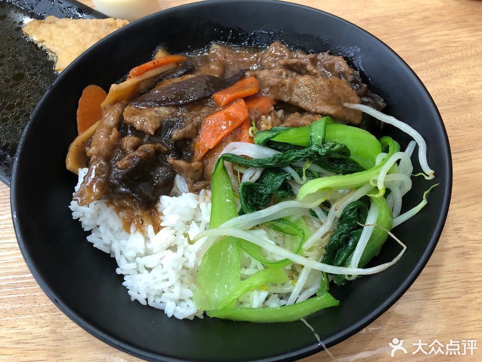 黄焖鸡饭豆干推荐菜:介绍:地址(在哪里):沙县小吃位于温州市三垟街道