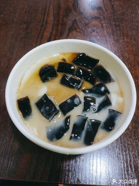 仙草冻豆花图片