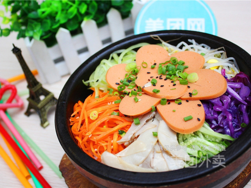 火腿石锅拌饭图片