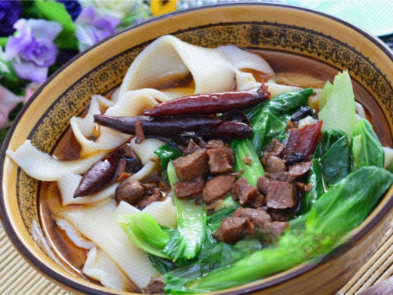 安徽正宗牛肉板面图片