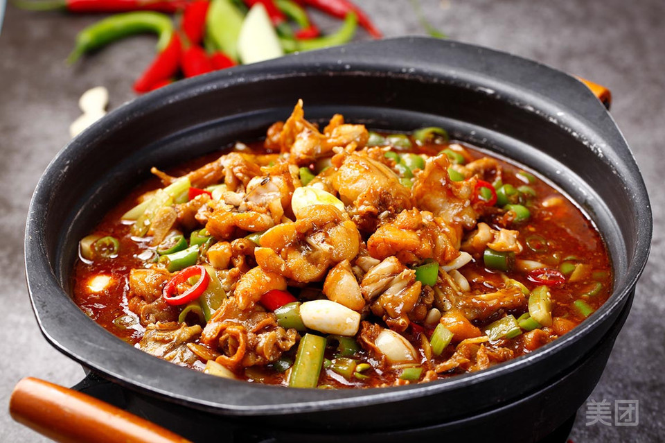 蒜香牛蛙锅图片