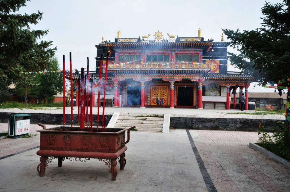 地址(在哪里):普会寺位于包头市达尔罕茂明安联合旗希拉穆仁镇