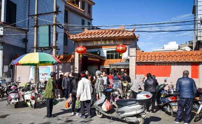 地址(在哪裡):達摩祖師宮位於揭陽市揭西縣棉湖鎮糧油大廈附近介紹