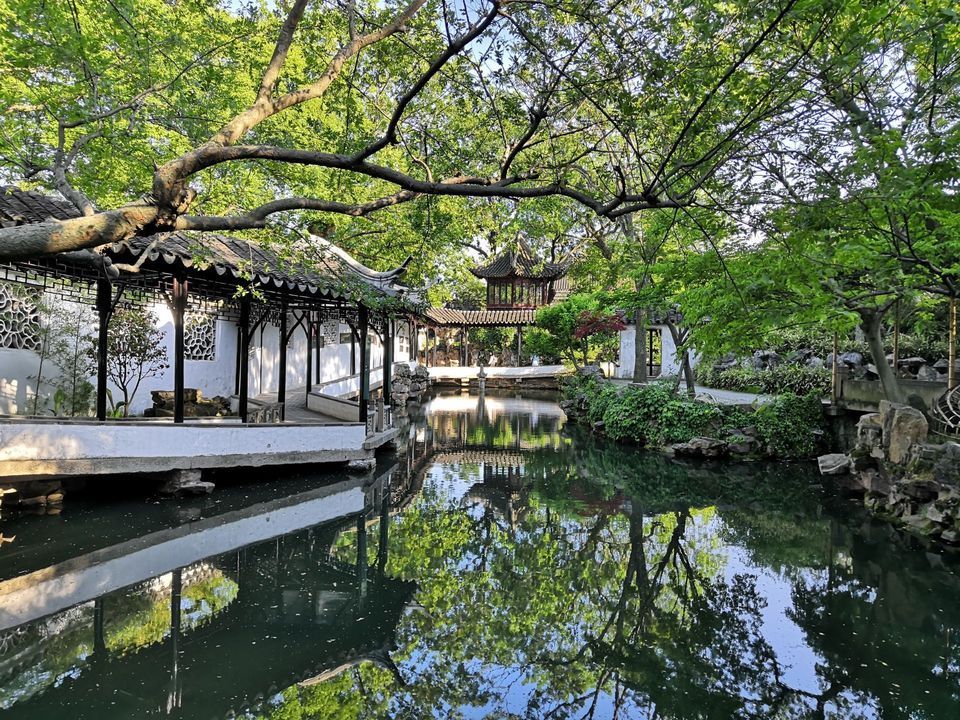 与谁同坐轩图片