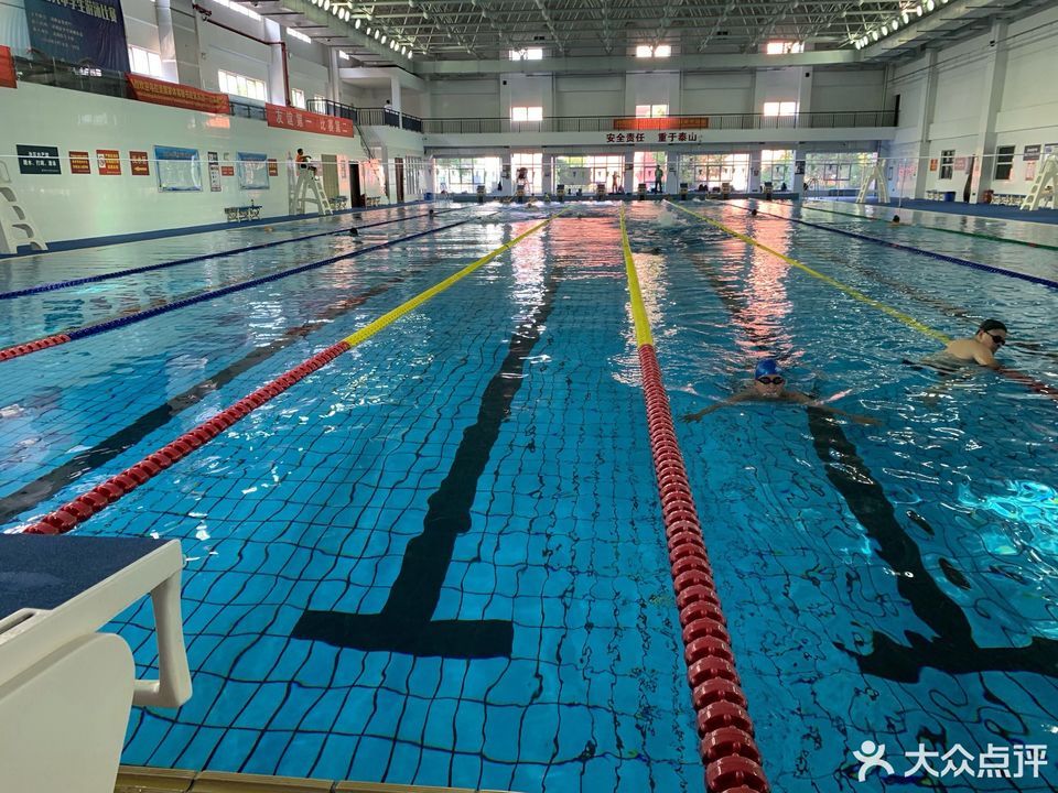 湖南大学(南校区)-游泳馆图片