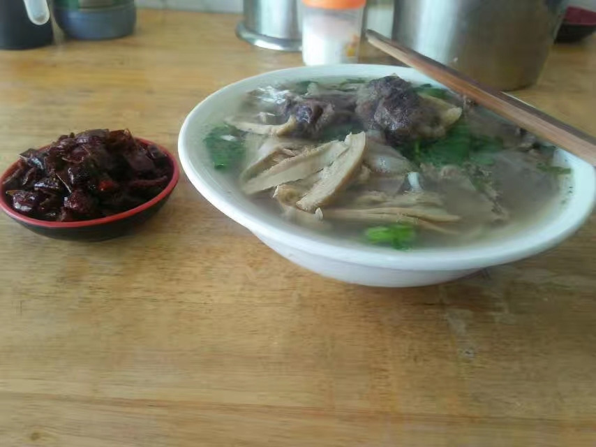 快餐店介绍:地址(在哪里):正宗黔西牛肉粉(人民中路)位于毕节市大方县