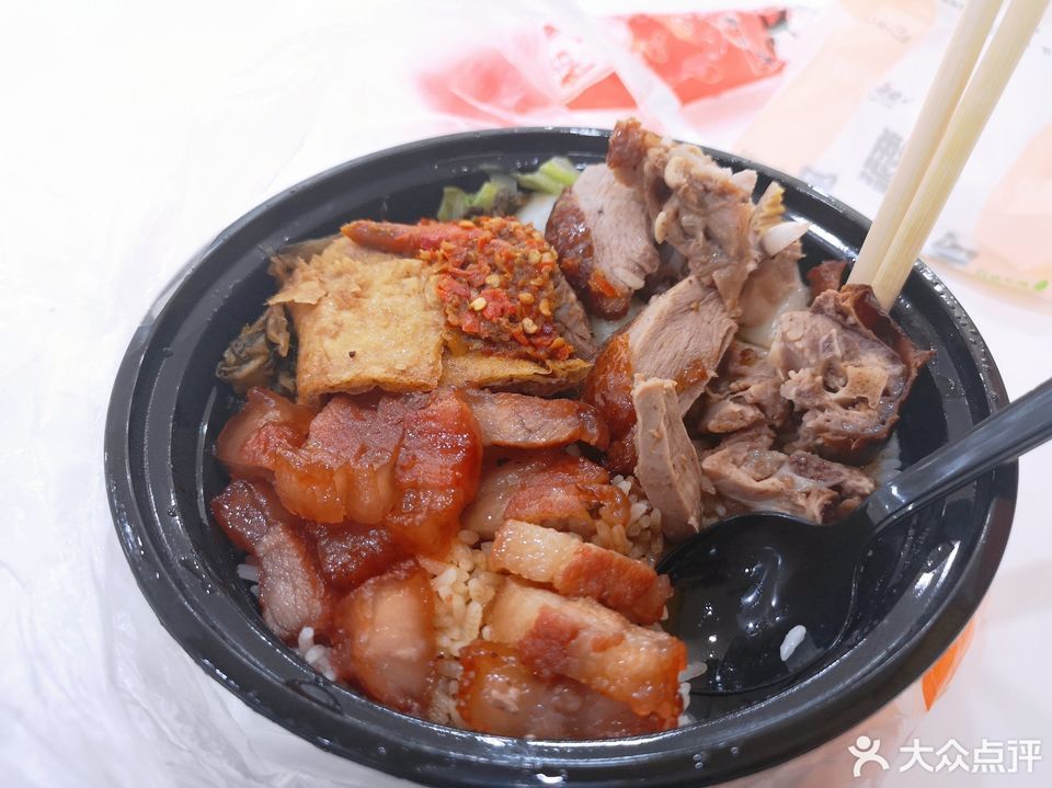 猪脚烧鸭双拼饭推荐菜:介绍:地址(在哪里):福元记隆江猪脚饭位于郴州