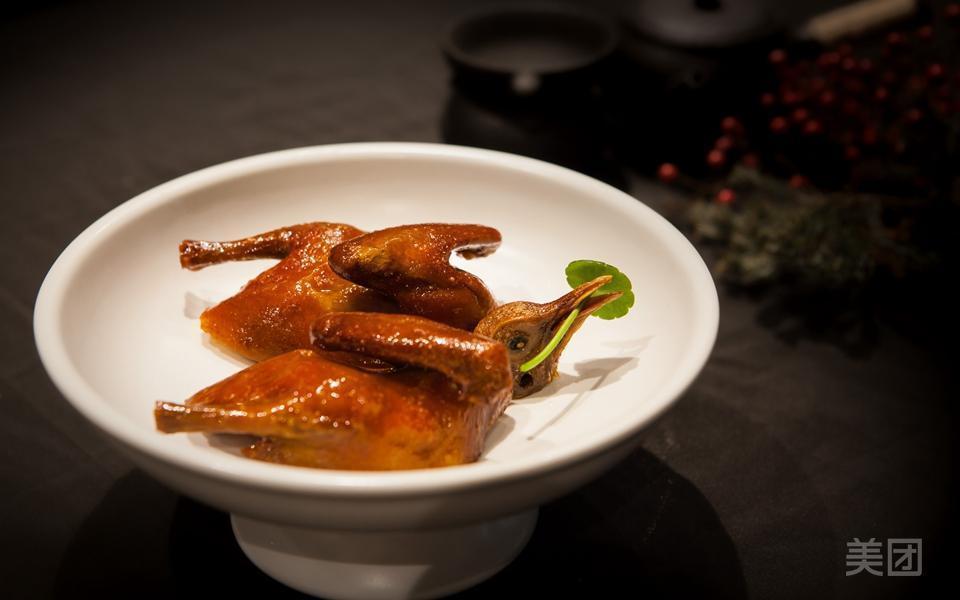 玻璃脆皮乳鸽图片