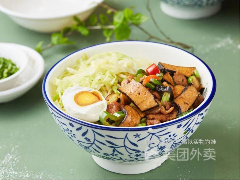 芹菜香干盖码饭图片