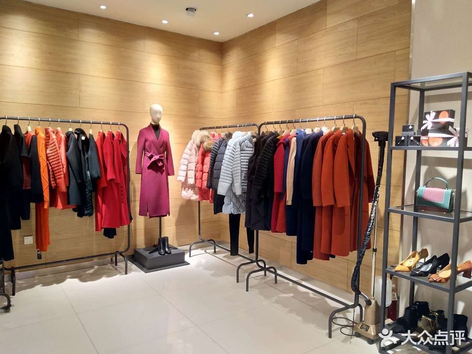 依文女装专卖店