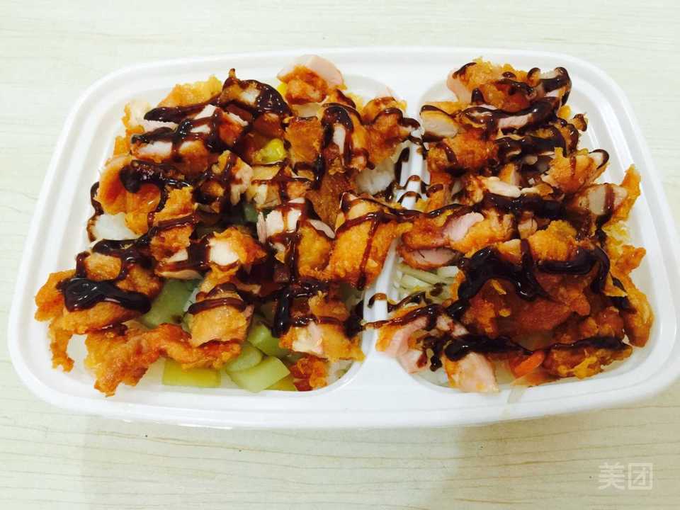黑椒炸鸡饭图片