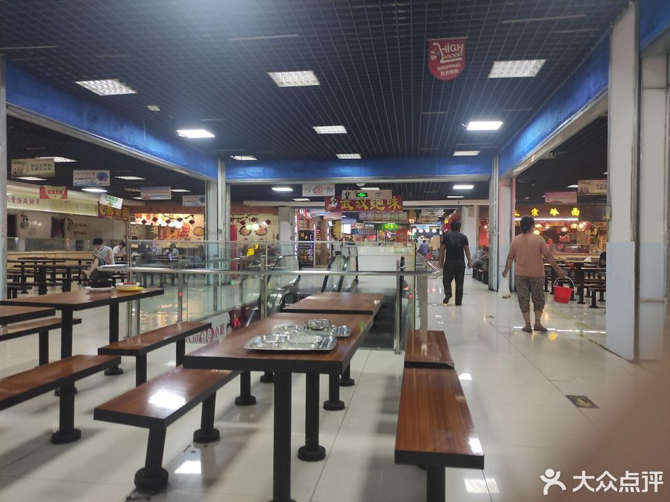 龙居生活广场图片