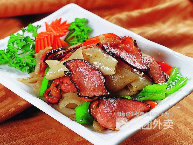 川味腊肉盖饭图片