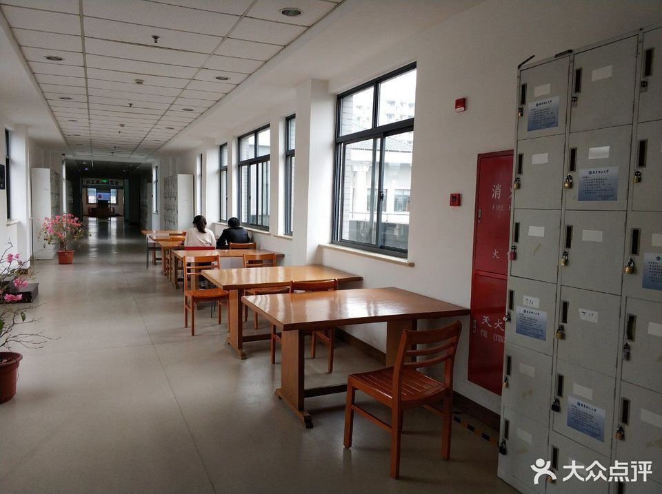 华东理工大学(徐汇校区)-图书馆图片