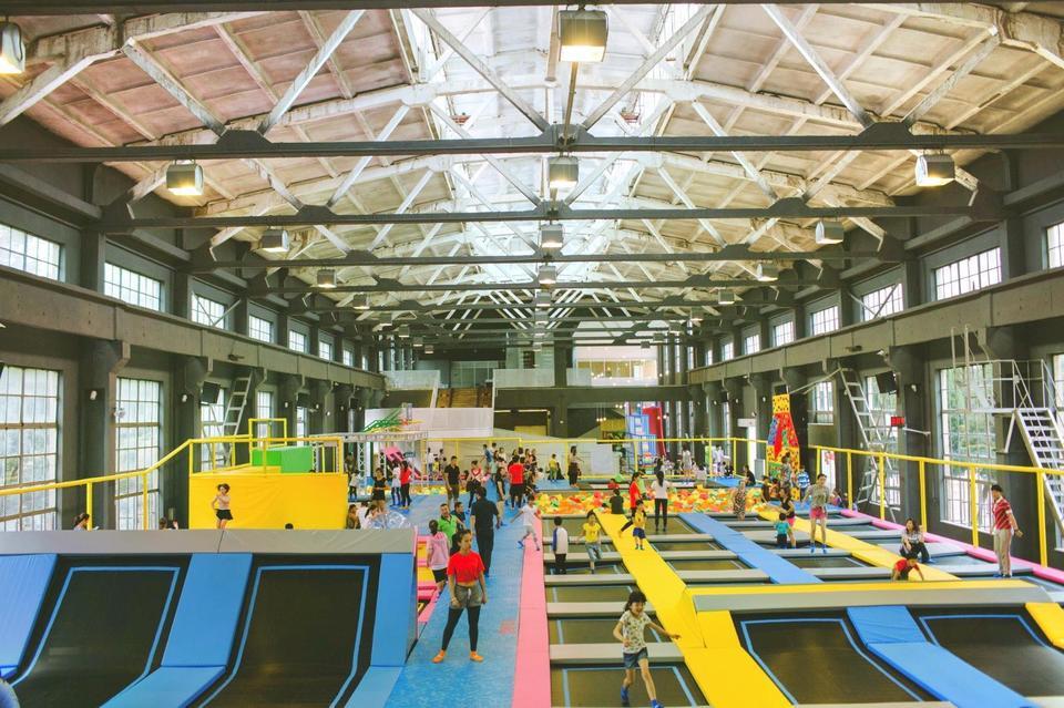 跃客蹦床公园图片