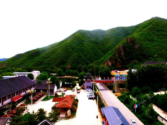 在哪,在哪里,在哪儿):承德市隆化县七家镇s253电话:金水湾温泉度假村