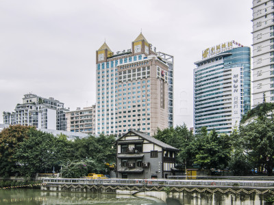 哪里,在哪儿:成都市青羊区下南大街2号(宏达大厦旁)宏达国际广场电话