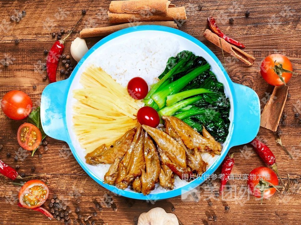 翅尖卤味饭图片