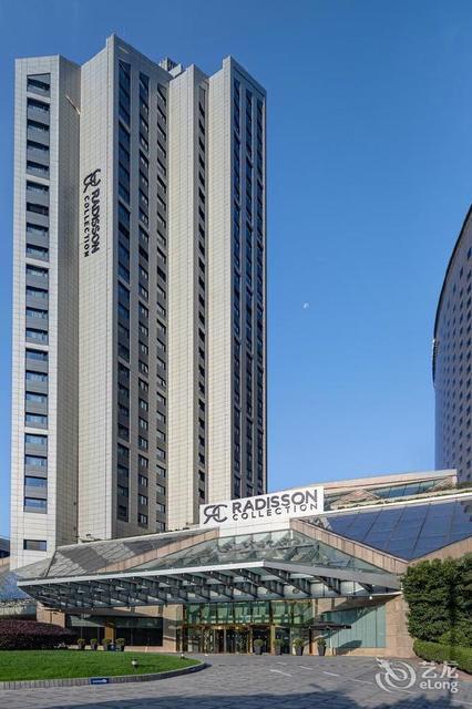 扬子江万丽大酒店·满福楼餐厅,万丽大酒店上海扬子江店-南门,万丽大