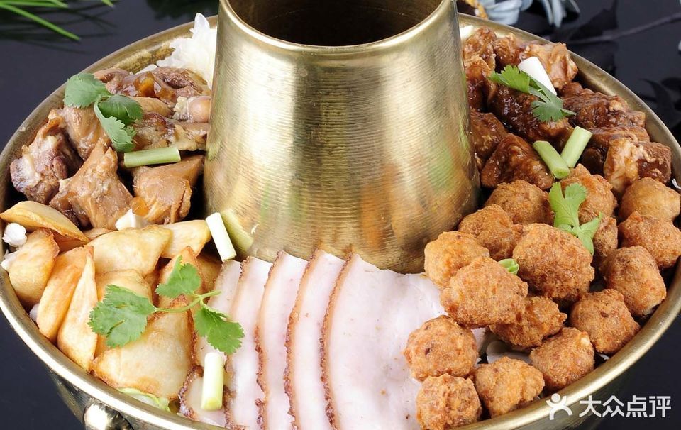 什锦铜火锅图片