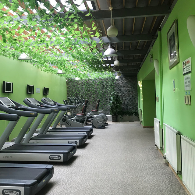 北京市朝阳区东大桥路光华西里1号(怡禾国际公寓)电话:汇豪金钻ktv