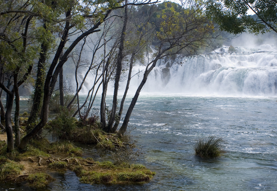 跨国瀑布在哪里 t01d0f0a67371090c39.jpg