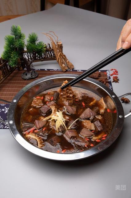 特色牛三宝锅图片