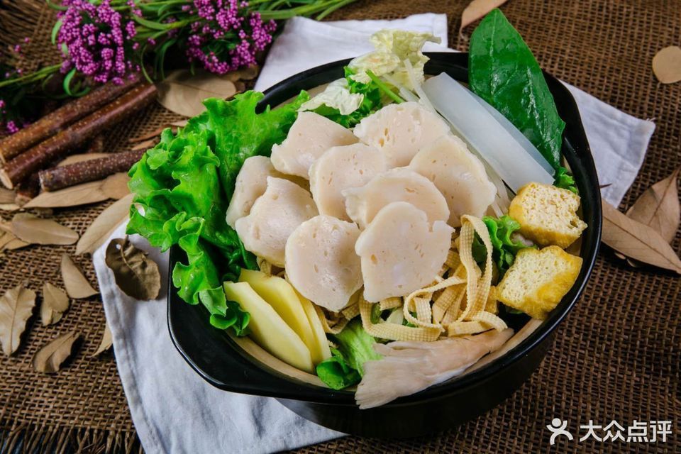 鱼丸砂锅麻辣烫图片