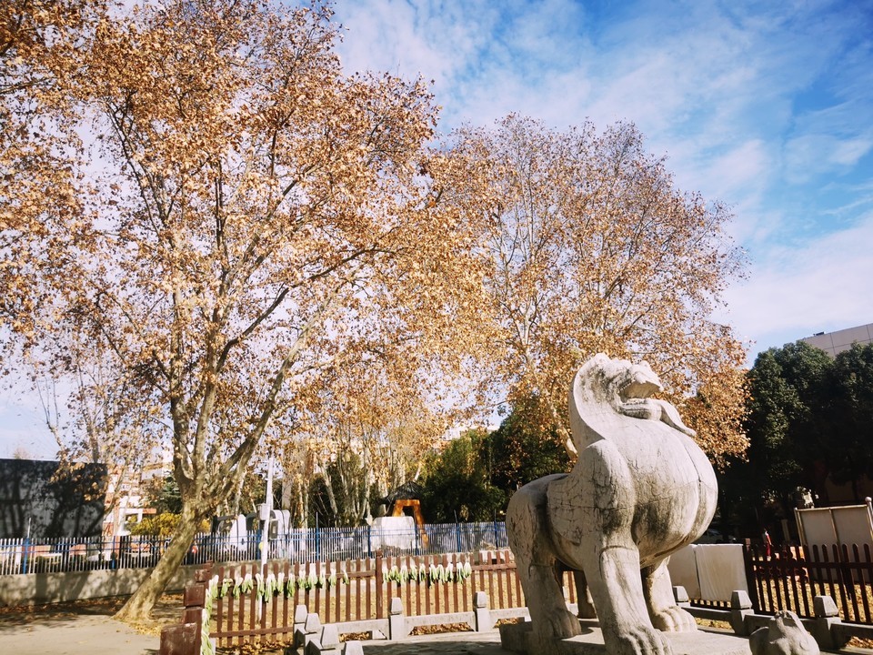 萧融墓神道石刻